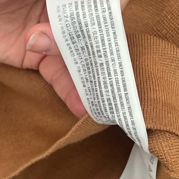 Abercrombie & Fitch
Sweetheart slim sweater top 
Size Small - Picture 5 of 5